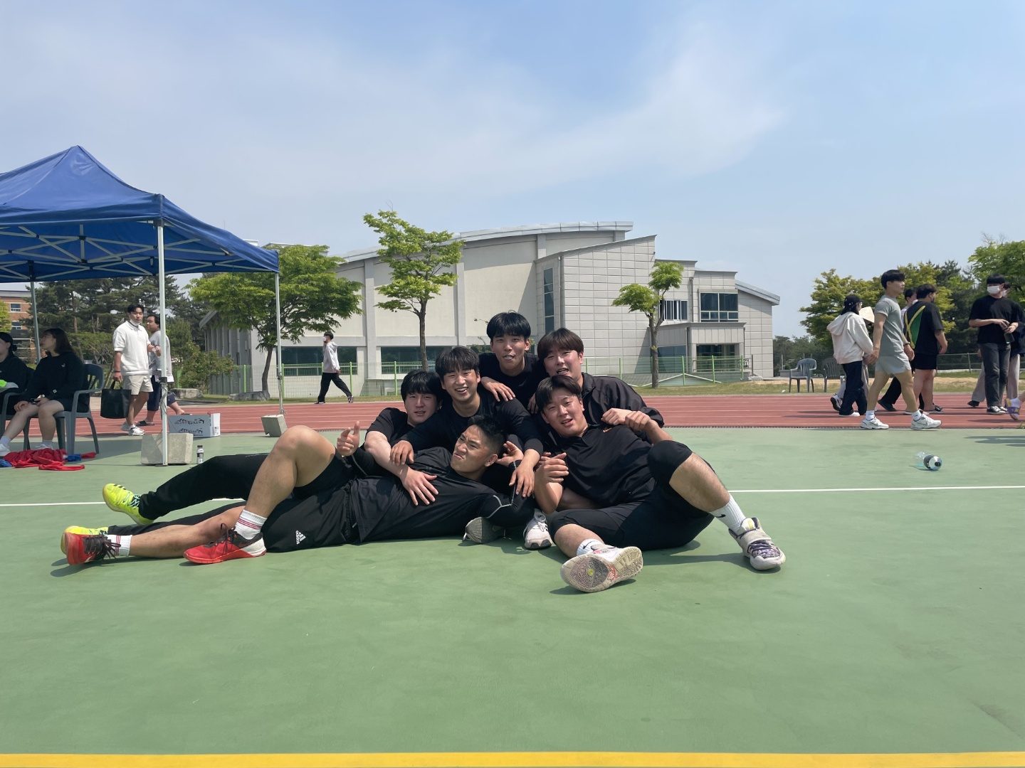 체육대회 농구 출전학생들 사진.jpg