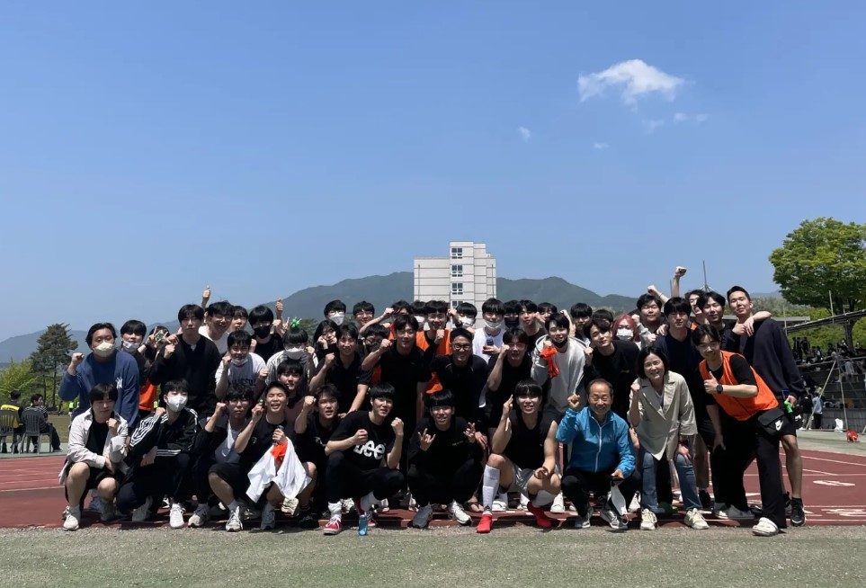 학과단체사진.jpg